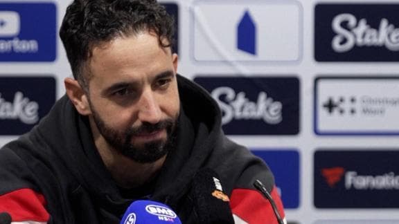 Amorim xác nhận sẽ không từ chức, nhưng thừa nhận có thể bị sa thải nếu kết quả sa sút