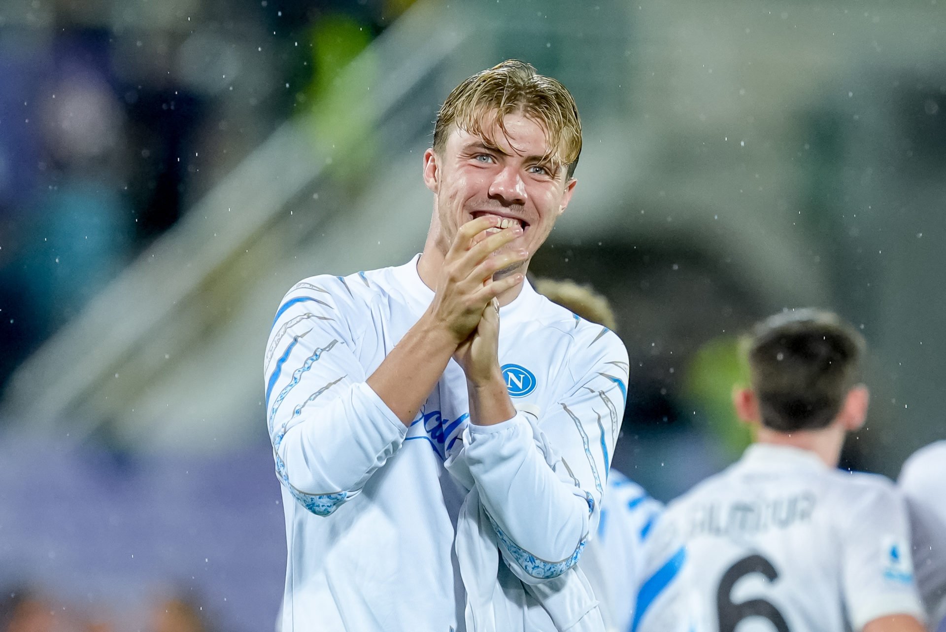 Rasmus Højlund tỏa sáng trong màu áo Napoli