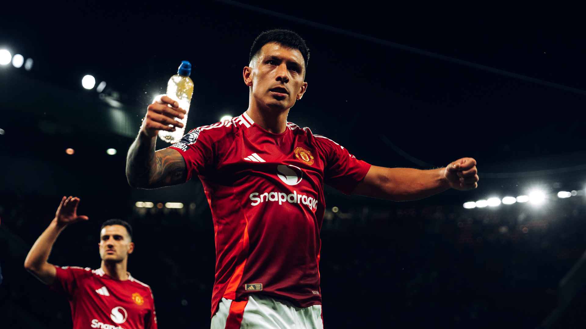 Lisandro Martínez trở lại sân tập